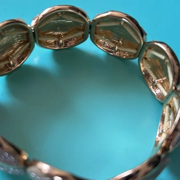 Neiman Marcus Monet Gold-plated Bracelet - Picture 4 of 7